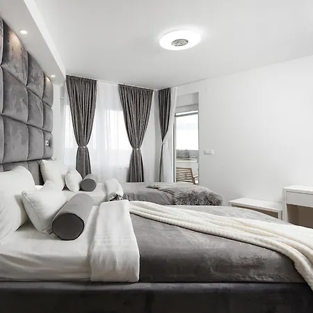 Holiday home Luxurious In With Sauna Vrsi